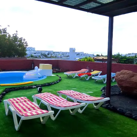 Roca Roja Playa Blanca (Lanzarote)